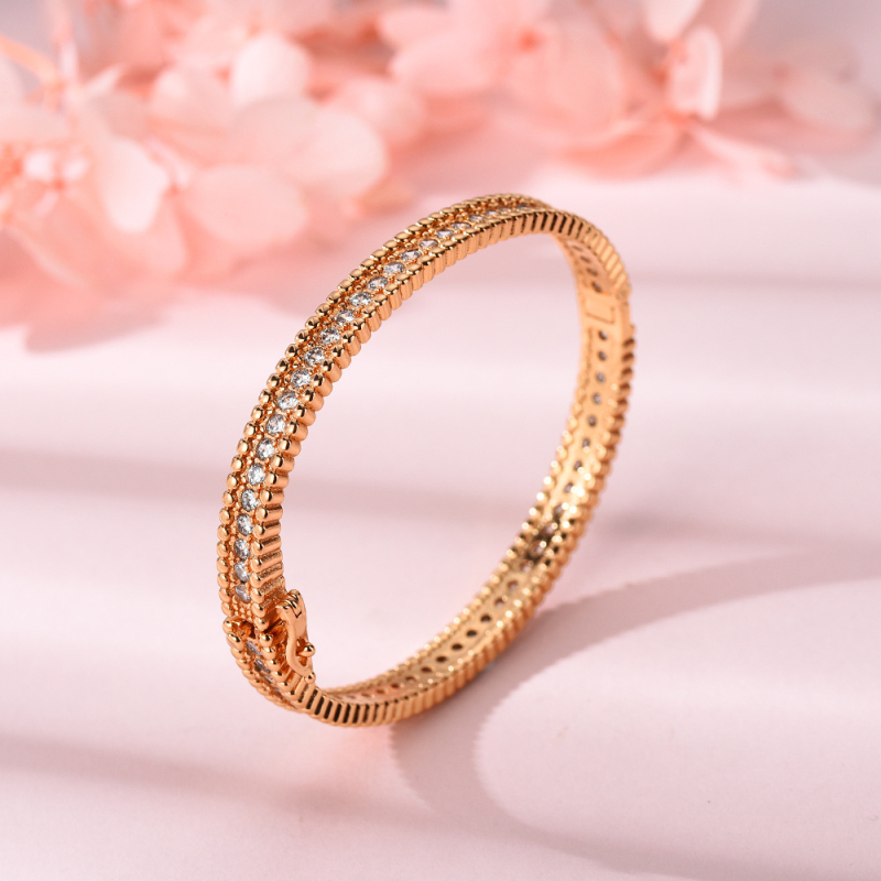 Rézből készült karkötő mikro-inlaid cirkóniumokkal, kör alakú dizájn, elektroplatált felület, 15 g