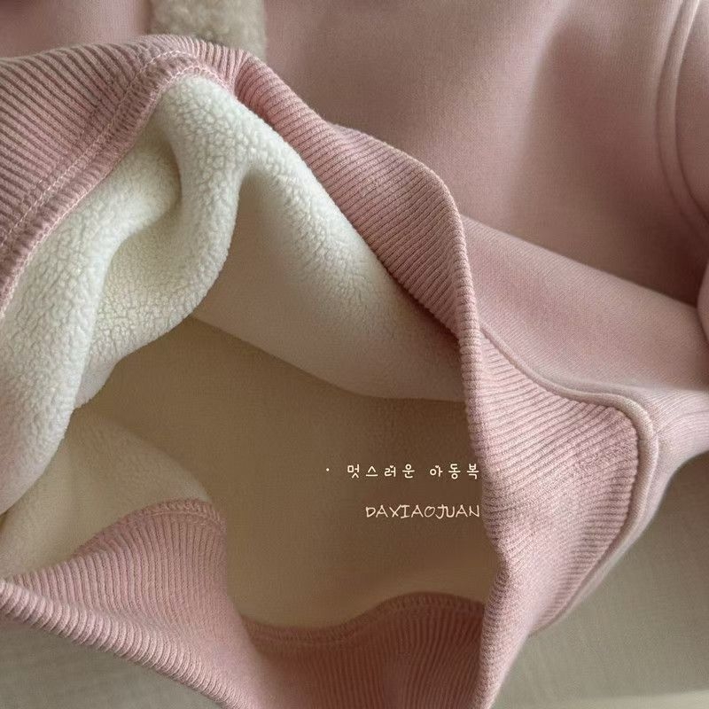 Két részes téli gyerek sportos szett – fleece-béléssel ellátott pulóver és nadrág, 3–8 éveseknek, cartoon mintával