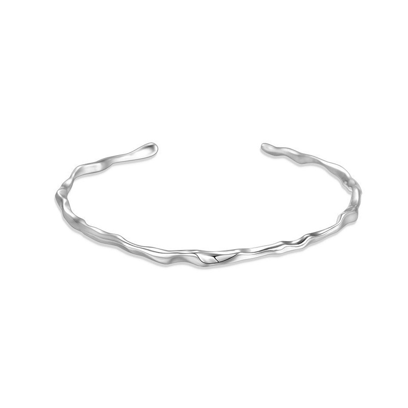 Koreai stílusú karkötő szabálytalan kalapált textúrával - kevert anyag, elektroplatinált felület, tömeg kb. 17 g