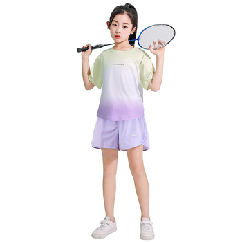 Dievčenský športový set rýchloschnúci, dva diely (top s krátkym rukávom + šortky) - leto 2025, mäkká tkanina, 60% akrylové vlákno, ľahký, pre deti 8+ rokov (140 cm+)