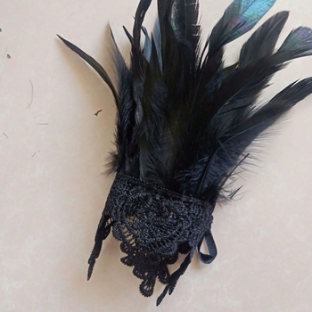 Spārnu spalvu rokassprādze ar mežģīnēm sievietēm — dekoratīvs rokas rotājums ar ģeometrisku dizainu