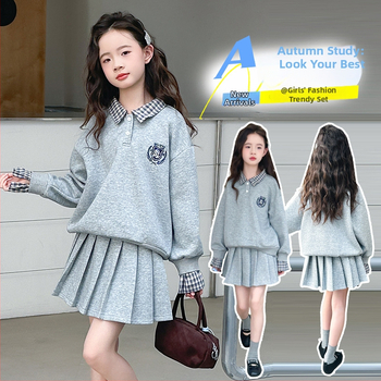 Dievčenský dvojdielny set v koreánskom štýle, svetrík z bavlneno‑zmesového materiálu s kockovaným vzorom, dlhé rukávy, bez kapucne, jesenná-jarná sezóna, plisované detaily