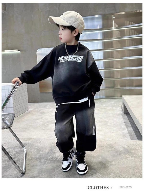 Két részes gyerek sportos szett, poliészter, hosszú ujjú, kapucni nélküli, puha feldolgozás, 8+ éveseknek (140 cm+), szezon: tél-ősz-tavasz