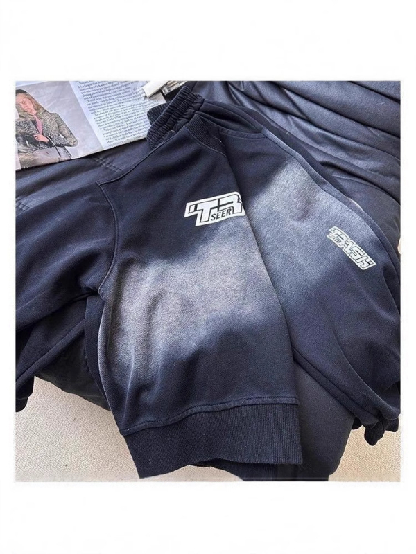 Két részes gyerek sportos szett, poliészter, hosszú ujjú, kapucni nélküli, puha feldolgozás, 8+ éveseknek (140 cm+), szezon: tél-ősz-tavasz