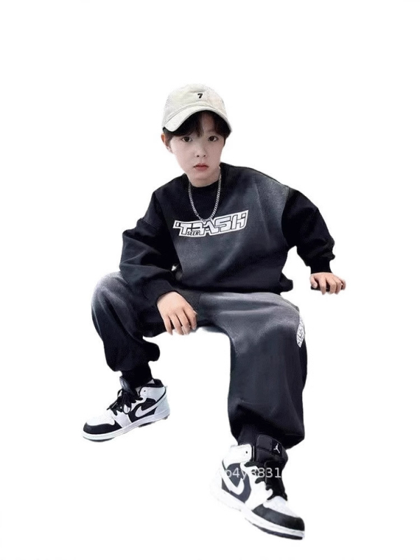 Két részes gyerek sportos szett, poliészter, hosszú ujjú, kapucni nélküli, puha feldolgozás, 8+ éveseknek (140 cm+), szezon: tél-ősz-tavasz