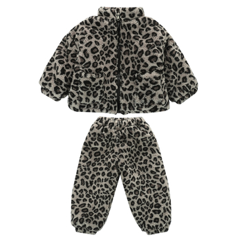 Dječji zimski pidžama set s leopard printom, trostruko plišani materijal, dvije komponente, dugi rukavi