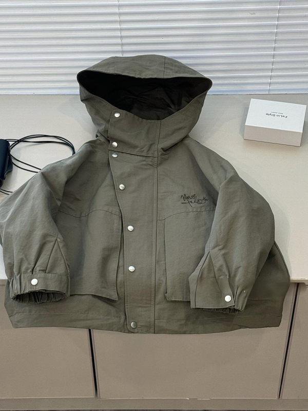 Dječja windbreaker jakna s kapuljačom, jesen 2025, zatvarač, stojeći ovratnik, vanjski materijal: acetat, podstava: poliester