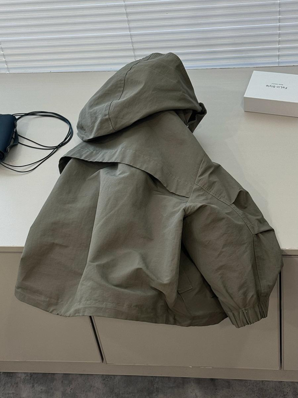 Dječja windbreaker jakna s kapuljačom, jesen 2025, zatvarač, stojeći ovratnik, vanjski materijal: acetat, podstava: poliester