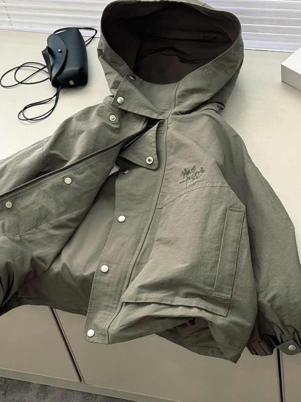 Dječja windbreaker jakna s kapuljačom, jesen 2025, zatvarač, stojeći ovratnik, vanjski materijal: acetat, podstava: poliester