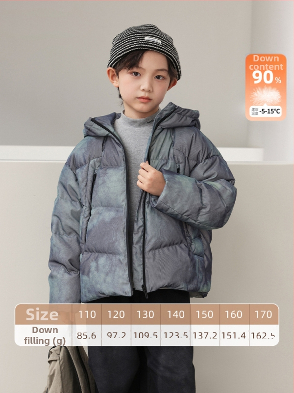 Vaikų žieminė striukė su gobtuvu | pūko sudėtis: balto antis pūkų 86–90% | išorinis audinys poliesteris 95% | pamušalas poliesteris 100% | užtrauktukas | storesnė izoliacija
