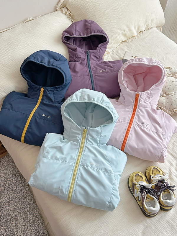 Jachetă de iarnă din softshell pentru copii, stil coreean, fermoar, fără glugă, căptușală din bumbac, exterior 100% poliester, tratament brushed/enzimic, lungime scurtă, culoare uni, pentru copii 3–8 ani