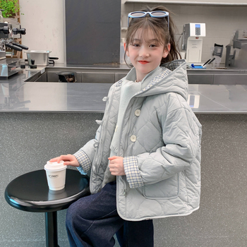 Dievčenská zimná bunda s kapucňou, fleece výstužou — vonkajšia polyesterová látka, vnútorná bavlnená podšívka, zima 2025, pre dievčatá nad 8 rokov