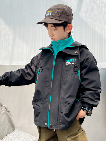 Zēnu tri-in-one jaka ar noņemamu oderi un kapuci, ūdensizturība 5000 mm, poliesters, vecums 7–12 gadi