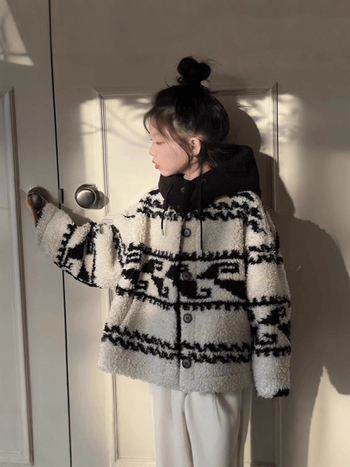 Dječji jesen-zimski kaput s kapuljačom, debeli mekani materijal, vanjski 80% poliester, podstava poliester, za djecu iznad 8 godina (iznad 140 cm)
