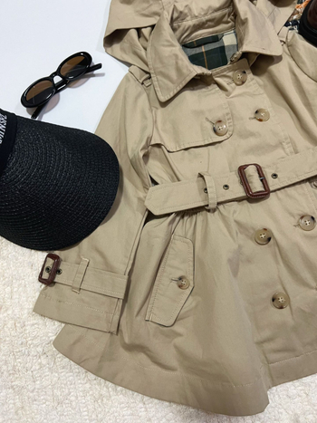 Bērnu kokvilnas vidēja garuma jaka ar noņemamu kapuci un jostu, dubultā aizdare