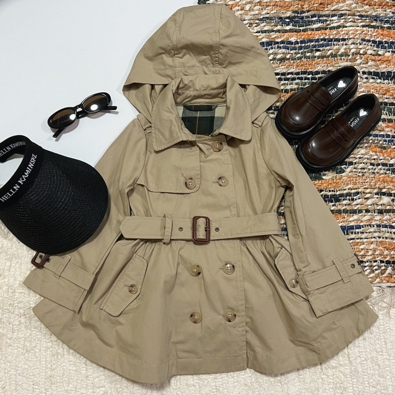 Bērnu kokvilnas vidēja garuma jaka ar noņemamu kapuci un jostu, dubultā aizdare