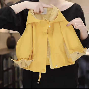 Detská kabát s kapucňou: vonkajší polyester, podšívka z polyesteru, zips, krátka dĺžka, jeseň