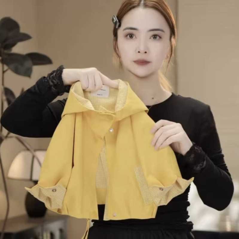 Detská kabát s kapucňou: vonkajší polyester, podšívka z polyesteru, zips, krátka dĺžka, jeseň