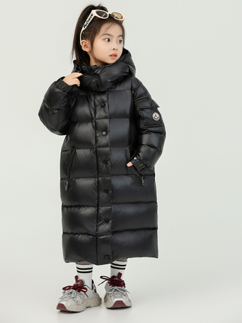 Vaikų pūkuota striukė Korejos stilius, ilga žieminė striukė su gobtuvu, baltųjų ančių pūkų užpildas, vienos spalvos su raidiniu užrašu