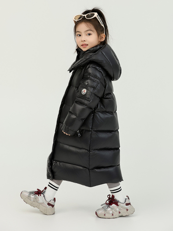 Vaikų pūkuota striukė Korejos stilius, ilga žieminė striukė su gobtuvu, baltųjų ančių pūkų užpildas, vienos spalvos su raidiniu užrašu