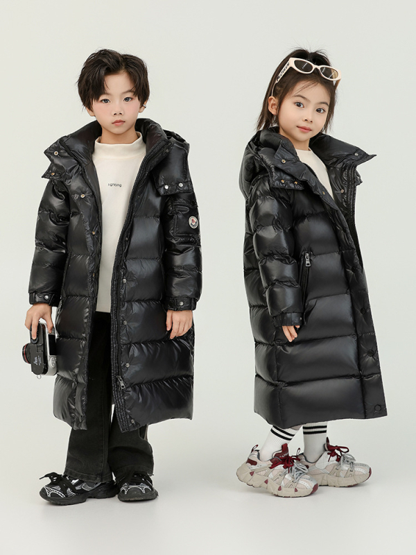 Vaikų pūkuota striukė Korejos stilius, ilga žieminė striukė su gobtuvu, baltųjų ančių pūkų užpildas, vienos spalvos su raidiniu užrašu