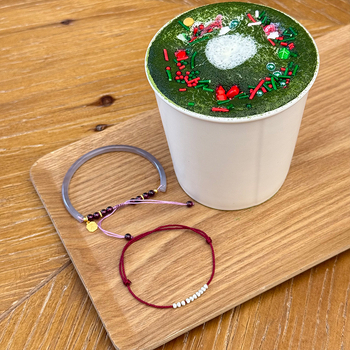 925 ezüst kalcedon gyöngyökkel karkötő, kézzel készített, minimalista női dizájn, egymásra rakható ékszer