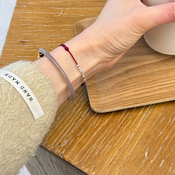 925 ezüst kalcedon gyöngyökkel karkötő, kézzel készített, minimalista női dizájn, egymásra rakható ékszer