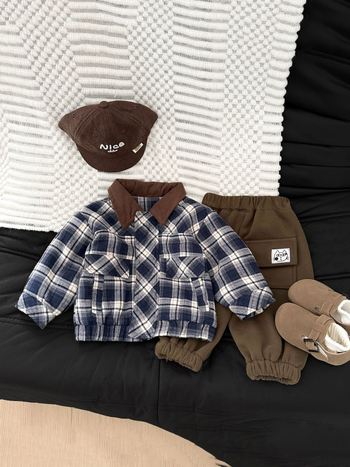 Jachetă pentru copii în model retro cu carouri, căptușeală groasă, croială scurtă, mâneci lungi