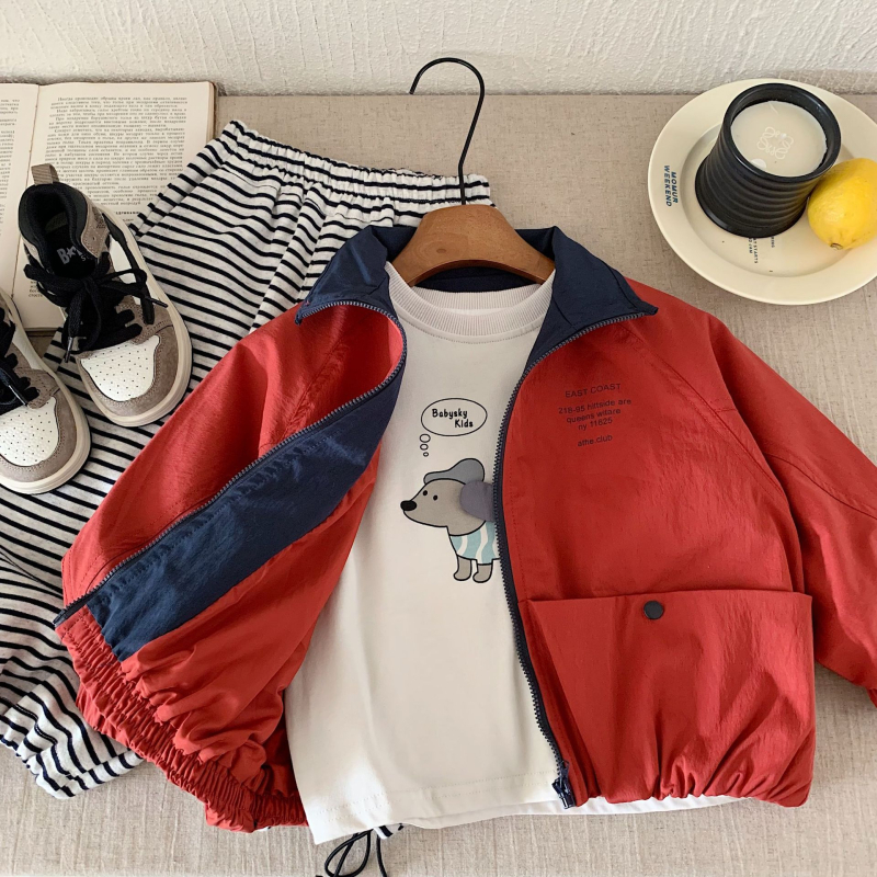 Koreai stílusú gyerekdzseki, nylon külső anyag, poliészter bélés, rever gallér, egy soros záródás, 3–8 éveseknek, ősz