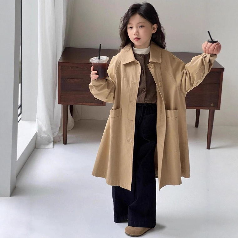 Meitenēm garš bērnu jaka-palt, britu stila rudens sezonā, vienas rindas aizdare, apkakle, kokvilnas-poliestera audums, iekšpuse poliester, piemērots bērniem virs 8 gadiem (virs 140 cm)