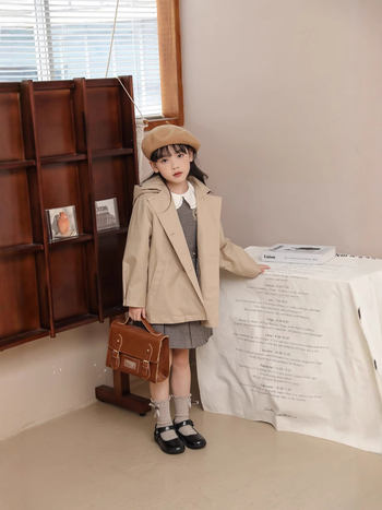 Детско момичешко тренч-палто с качулка, ветроустойчиво и водоустойчиво, сваляема качулка, двойно редове копчета, средна дължина, външна материя найлон, подплата памук