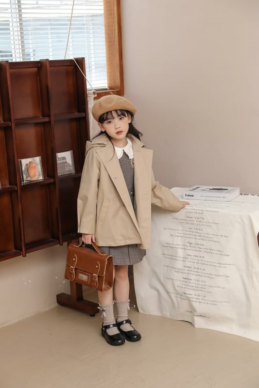 Детско момичешко тренч-палто с качулка, ветроустойчиво и водоустойчиво, сваляема качулка, двойно редове копчета, средна дължина, външна материя найлон, подплата памук