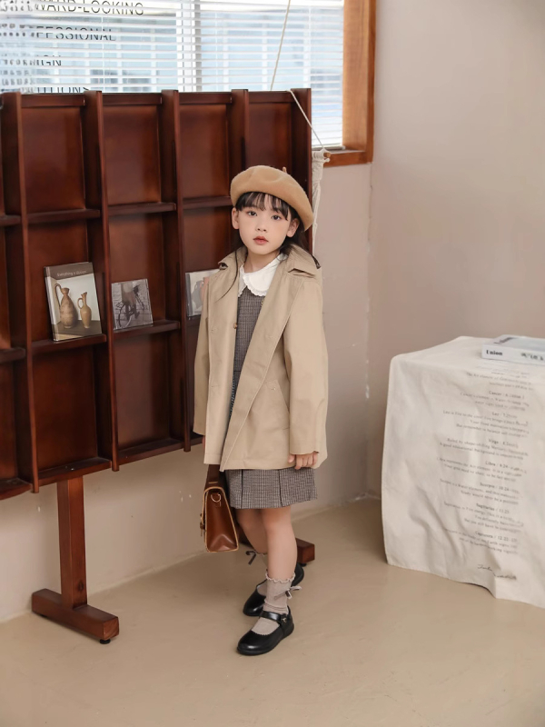 Детско момичешко тренч-палто с качулка, ветроустойчиво и водоустойчиво, сваляема качулка, двойно редове копчета, средна дължина, външна материя найлон, подплата памук