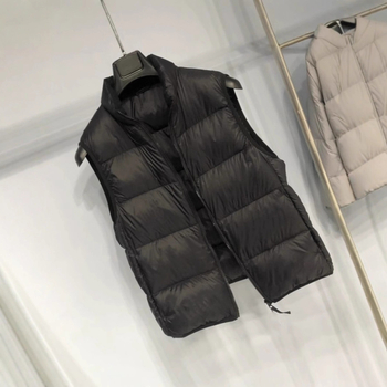 Пухена жилетка унисекс, пълнеж патеши пух 85–90%, външен плат: найлон, подплата: найлон, стояща яки, цип, за есен и зима