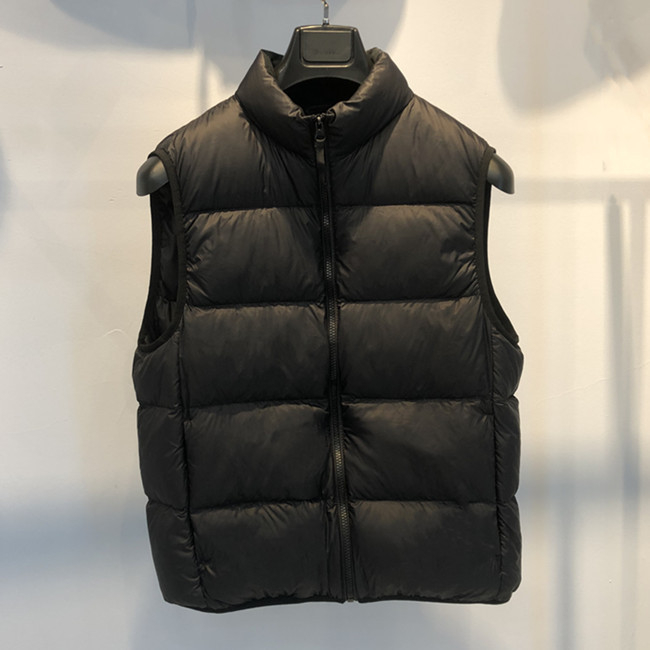 Пухена жилетка унисекс, пълнеж патеши пух 85–90%, външен плат: найлон, подплата: найлон, стояща яки, цип, за есен и зима