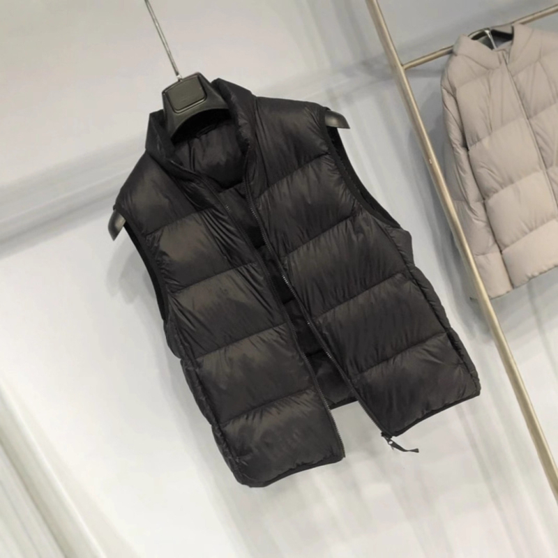 Пухена жилетка унисекс, пълнеж патеши пух 85–90%, външен плат: найлон, подплата: найлон, стояща яки, цип, за есен и зима