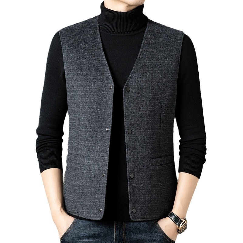 Мъжка пухена жилетка с пълнеж от бял патеши пух, външна материя: вълна, V-образно деколте, едноредово закопчаване