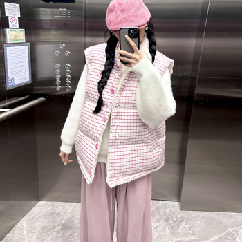 Женска жилетка с пух-памук, геометричен модел, стойка яка, пълнеж пух-памук, цип, къса дължина