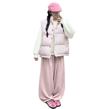 Женска жилетка с пух-памук, геометричен модел, стойка яка, пълнеж пух-памук, цип, къса дължина