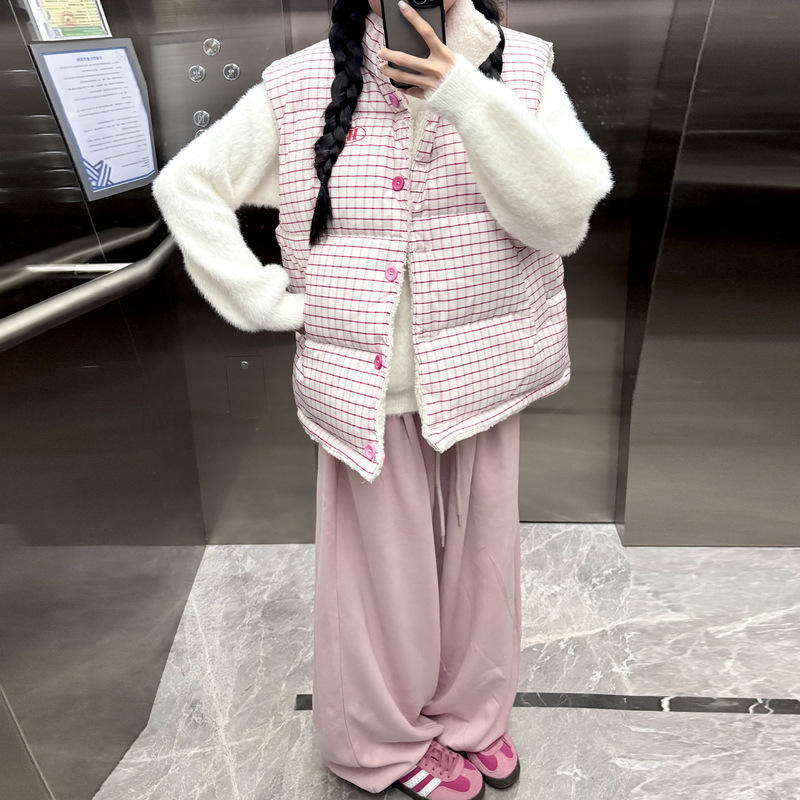 Женска жилетка с пух-памук, геометричен модел, стойка яка, пълнеж пух-памук, цип, къса дължина