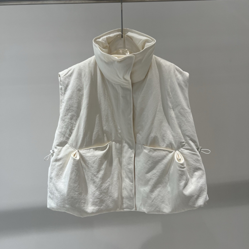 Ženska down vest s stojećim ovratnikom, zatvarač, punilo bijelo patino perje, udio perja 86-90%, obična duljina 50-65 cm