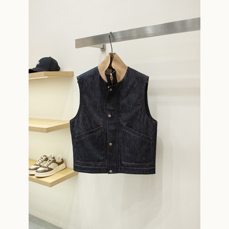 Ανδρικό ντένιμ γιλέκο με γέμισμα από πούπουλα χήνας 86–90%, σταθερή γιακάς και φερμουάρ