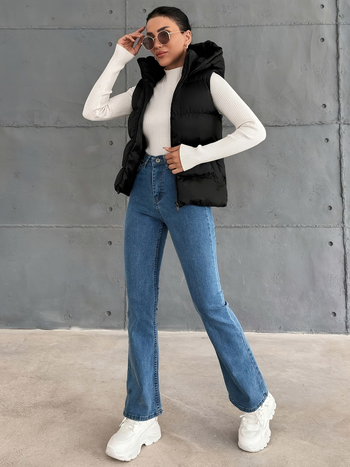 Дамски качулен жилет от полиестер, пухово-памучен пълнеж, едноцветен дизайн, цип отпред, дължина 50–65 см, есен 2025, елегантен градски стил