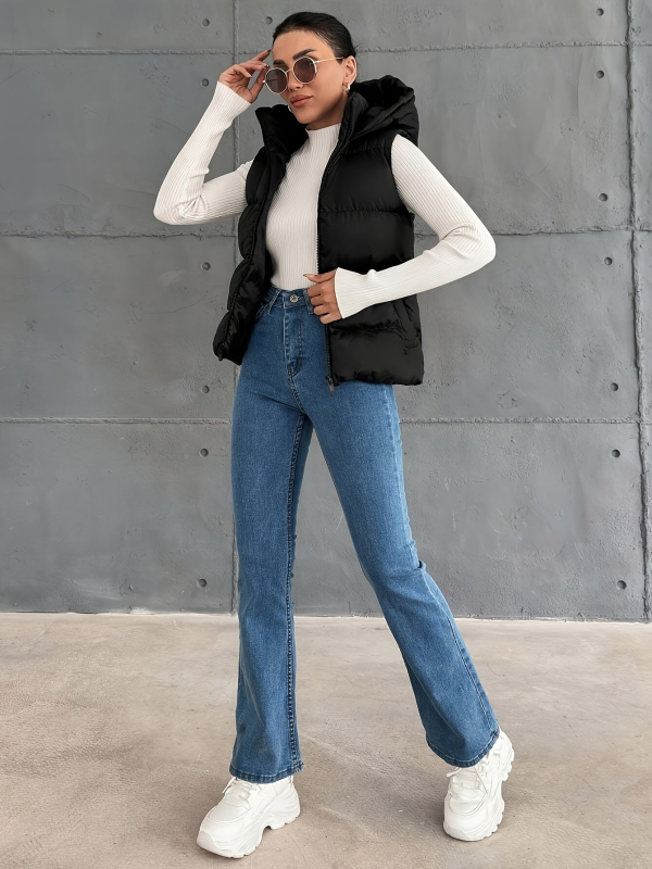 Дамски качулен жилет от полиестер, пухово-памучен пълнеж, едноцветен дизайн, цип отпред, дължина 50–65 см, есен 2025, елегантен градски стил