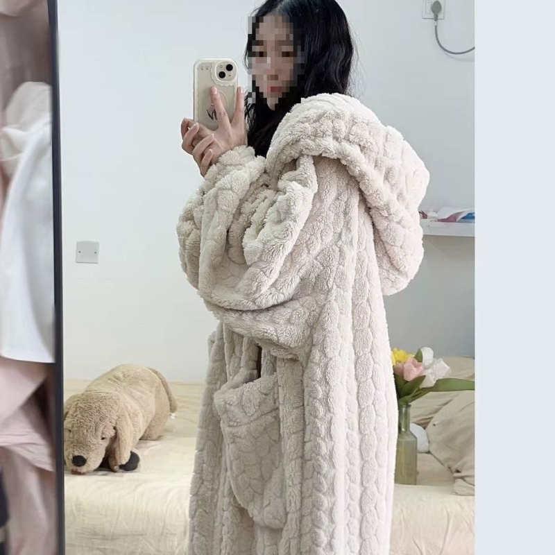 Női kapucnis téli köntös – nyúlszőr fő anyaggal, középhosszú, 181–200 g/m²