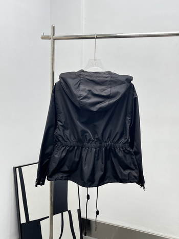 Ženska nylon windbreaker jakna s kapuljačom, trokut logotip, 3D uzorak, zatvarač