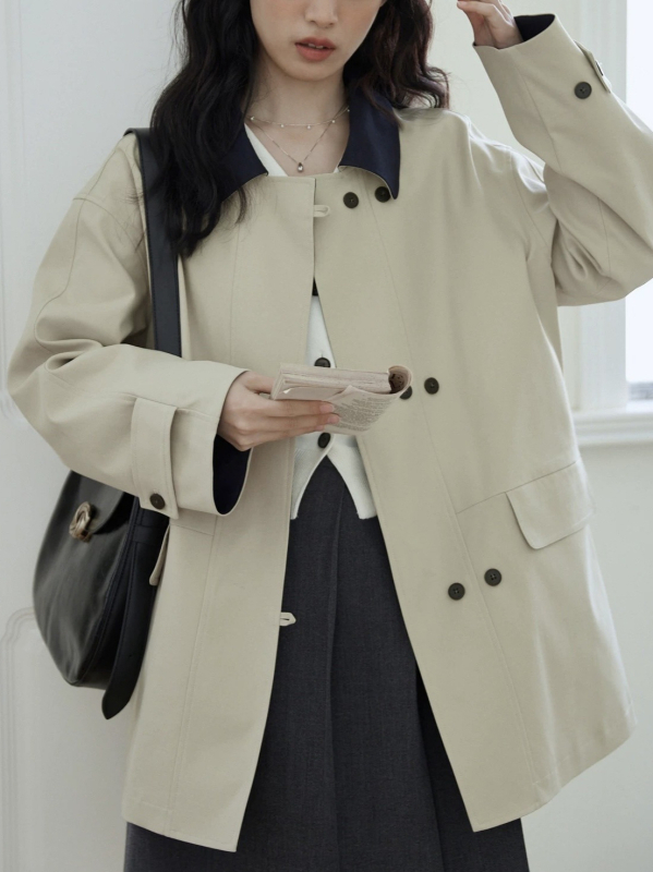 Női középméretű windbreaker kabát, galléros, dupla gombos záródás, pamutkeverék anyag, kontrasztos dizájn