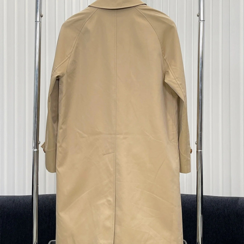 Könnyű pamut trench coat, egyszínű kivitel, hosszú fazon, négyzetes gallér, raglán ujjak