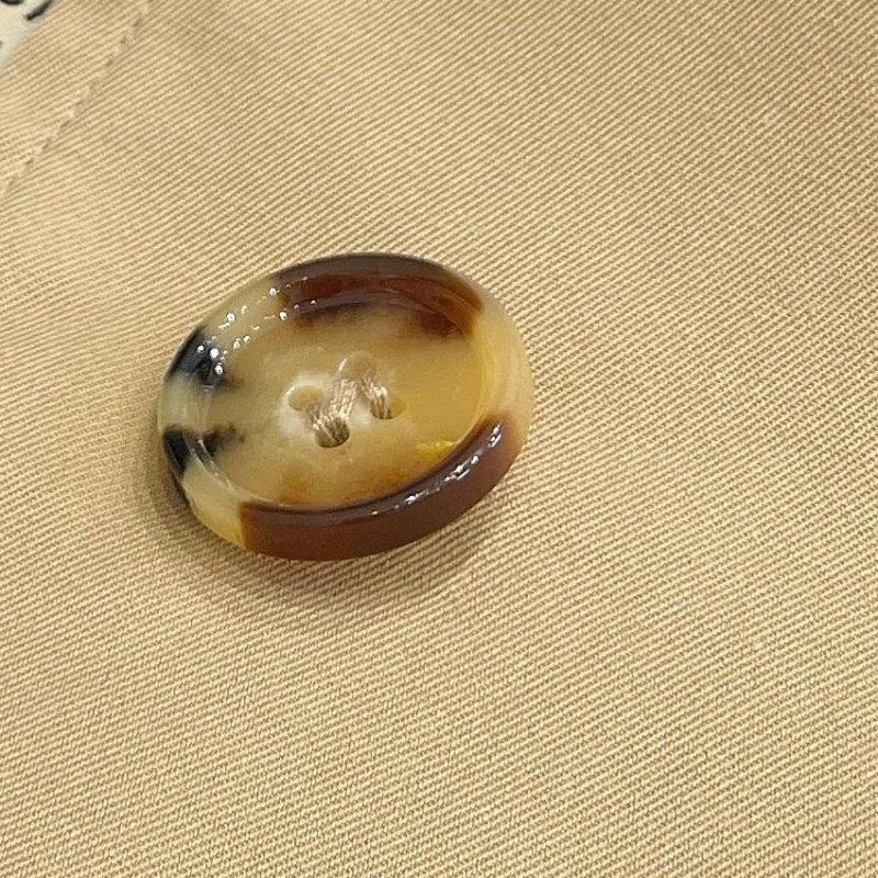 Könnyű pamut trench coat, egyszínű kivitel, hosszú fazon, négyzetes gallér, raglán ujjak