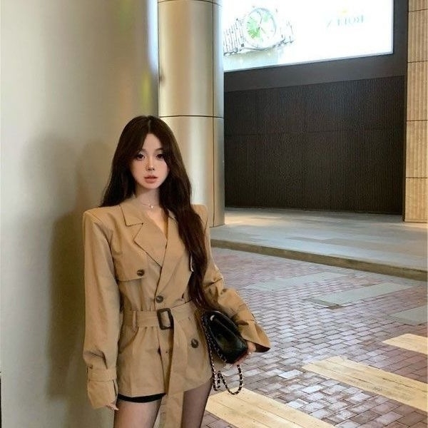 Női windbreaker kabát polo gallérral és elülső csatos zárakkal, chenille anyagból készült spandex/poliészter keverék, középhosszú